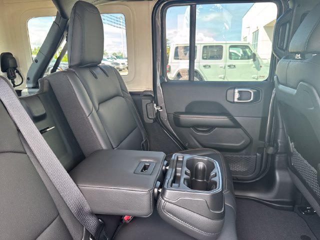 New 2027 Jeep Wrangler Unlimited Sahara AWD/4WD image 35