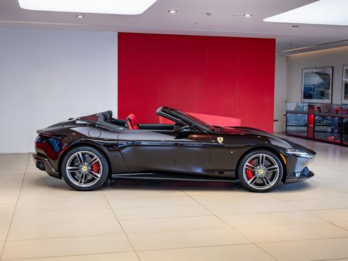 Used 2024 Ferrari Roma Spider image 7