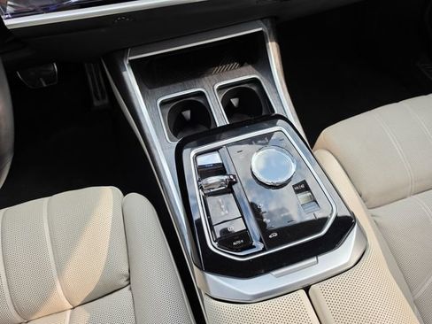 Used 2023 BMW i7 xDrive60 AWD/4WD image 43