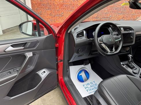 Used 2022 Volkswagen Tiguan SE image 10