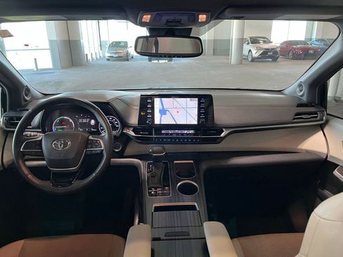 Used 2023 Toyota Sienna Limited FWD image 38