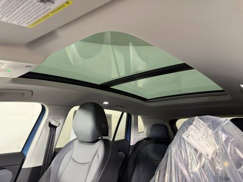 New 2026 Volkswagen Tiguan SE image 3