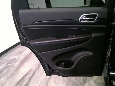 Used 2019 Jeep Grand Cherokee Laredo image 36