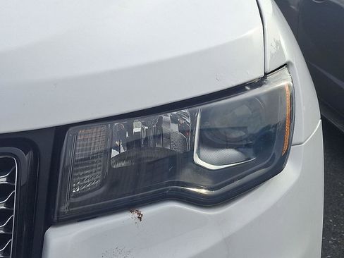 Used 2018 Jeep Grand Cherokee Altitude image 26