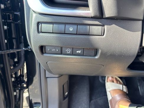 Used 2025 Nissan Rogue SV FWD image 21