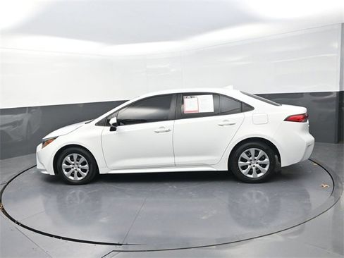 Used 2023 Toyota Corolla LE image 5