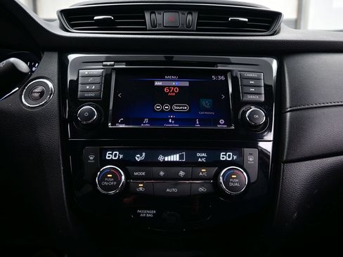 Used 2018 Nissan Rogue SV FWD image 19