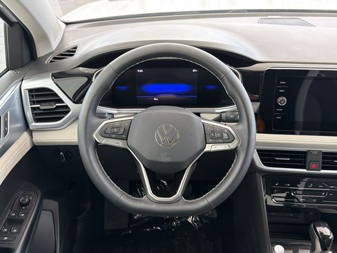 New 2026 Volkswagen Taos SE FWD image 11