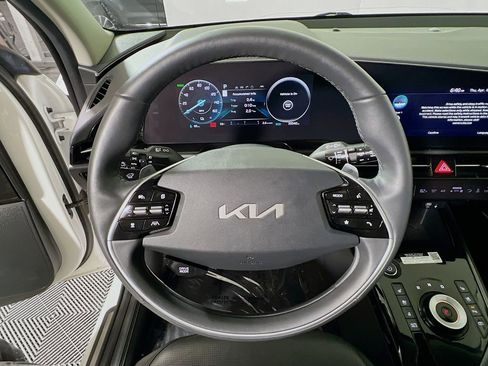 Used 2023 Kia Niro Wave w/ Wave Preserve Package FWD image 10