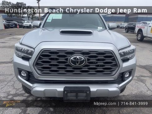 Used 2023 Toyota Tacoma TRD Sport image 2