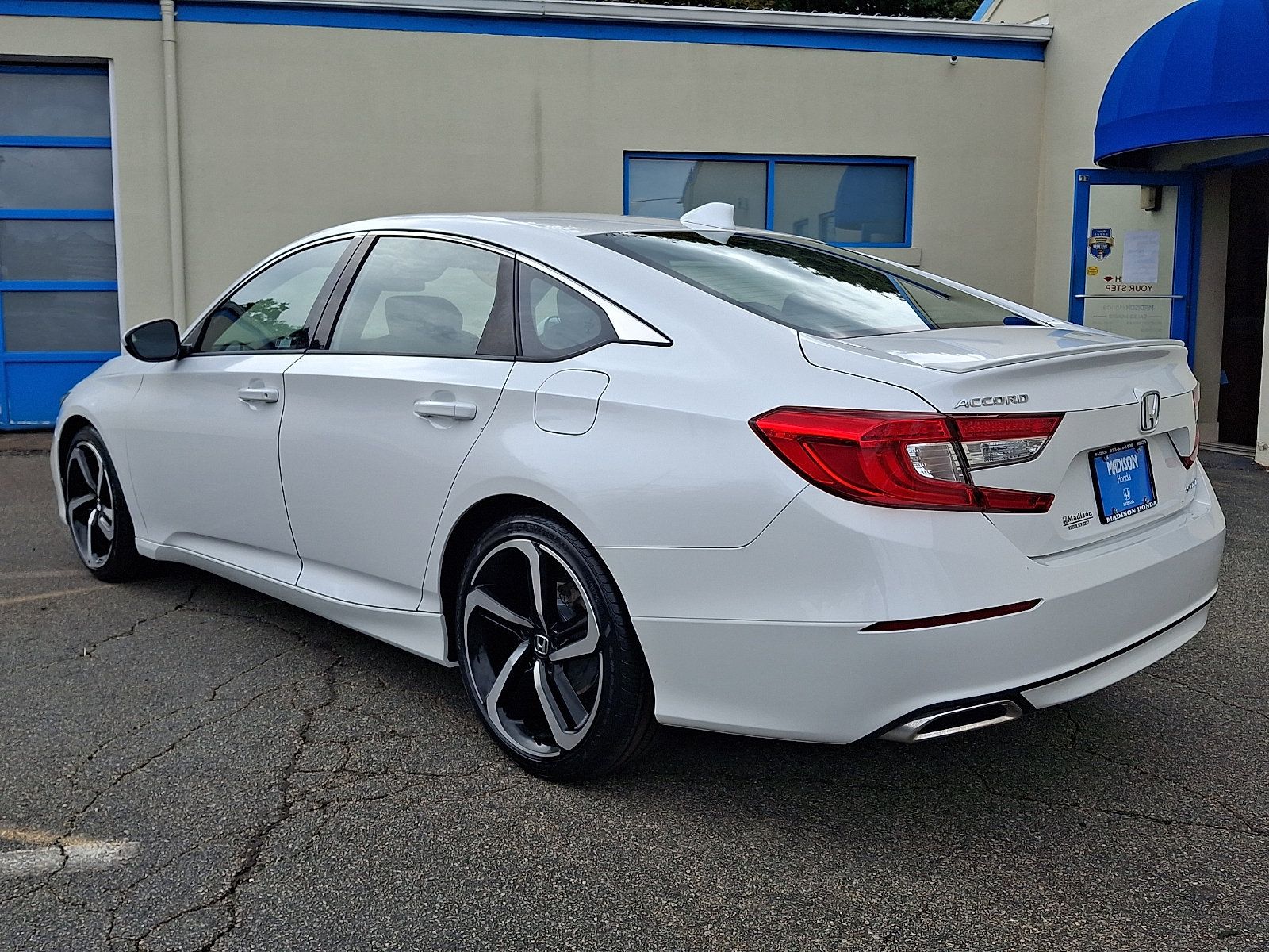 Used 2018 Honda Accord Sport image 6