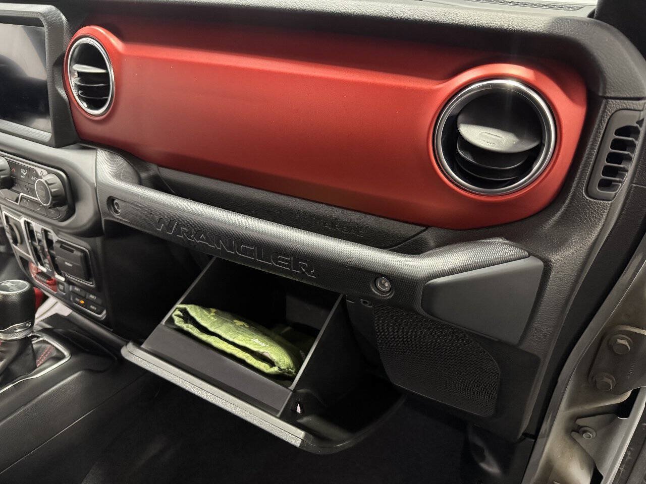 Used 2019 Jeep Wrangler Unlimited Rubicon w/ Uconnect 4C Nav & Sound Group AWD/4WD image 19