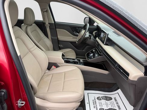 Used 2022 Lincoln Corsair AWD w/ Premium Package image 23