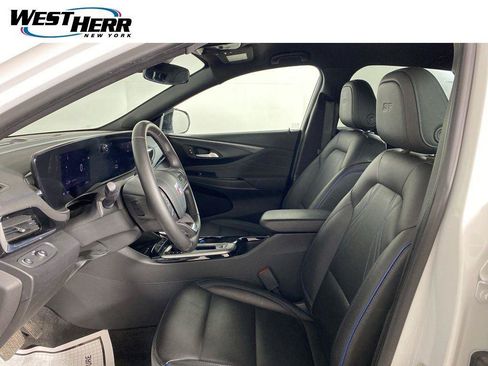 Used 2025 Buick Envista Sport Touring w/ Convenience II Package FWD image 16