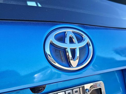 Used 2022 Toyota Prius XLE image 12