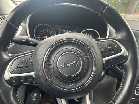Used 2019 Jeep Compass Latitude w/ Cold Weather Group FWD image 24