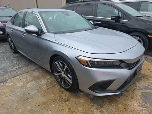 Used 2023 Honda Civic Touring image 3