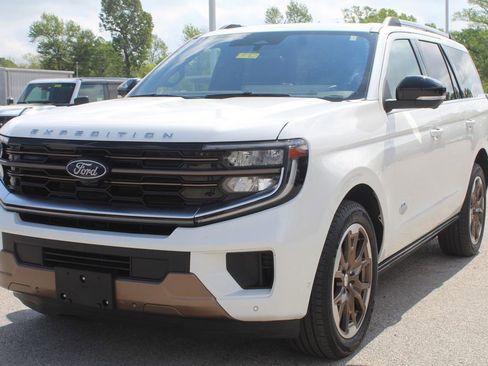 Used 2025 Ford Expedition King Ranch image 4