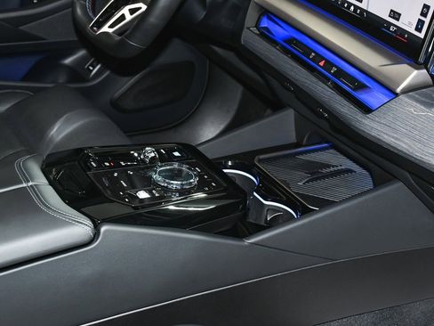 Used 2025 BMW i5 M60 w/ Executive Package image 75