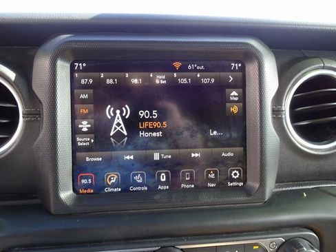 Used 2022 Jeep Wrangler Unlimited Sahara w/ Cold Weather Group image 20