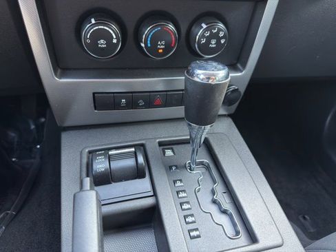 Used 2011 Jeep Liberty Sport image 18
