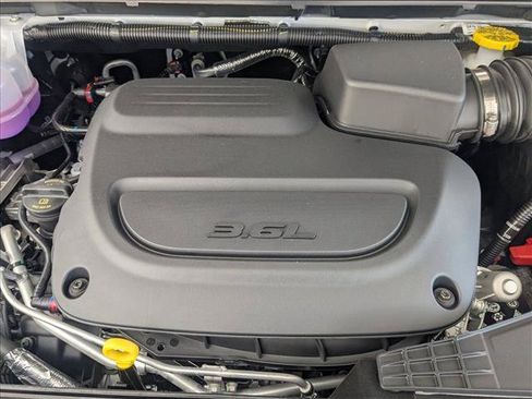 New 2026 Chrysler Pacifica Select AWD/4WD image 16