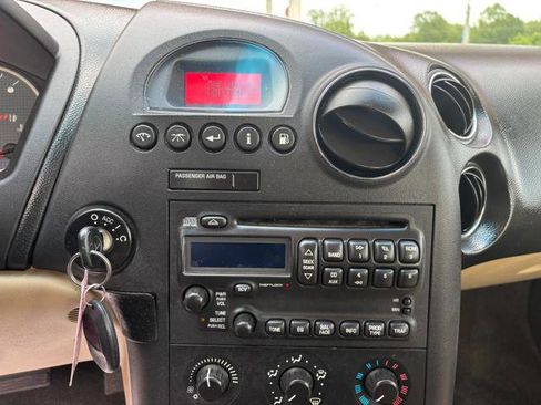 Used 2006 Pontiac Grand Prix w/ Preferred Package FWD image 25