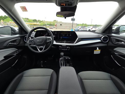 New 2026 Chevrolet Trax LT w/ Sunroof Package FWD image 30