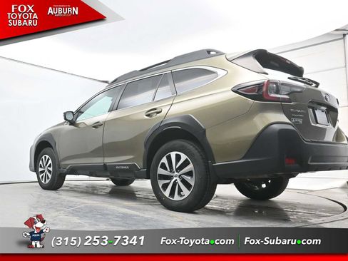 Used 2023 Subaru Outback Premium image 16