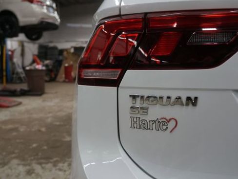 Certified 2021 Volkswagen Tiguan SE w/ Panoramic Sunroof Package image 82