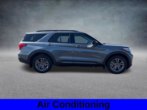 Used 2023 Ford Explorer XLT w/ Equipment Group 202A AWD/4WD image 5