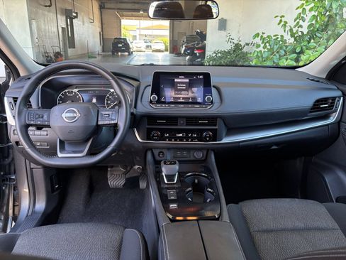 Used 2025 Nissan Rogue SV FWD image 34