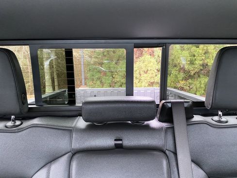 Used 2025 GMC Sierra 2500 SLT image 35