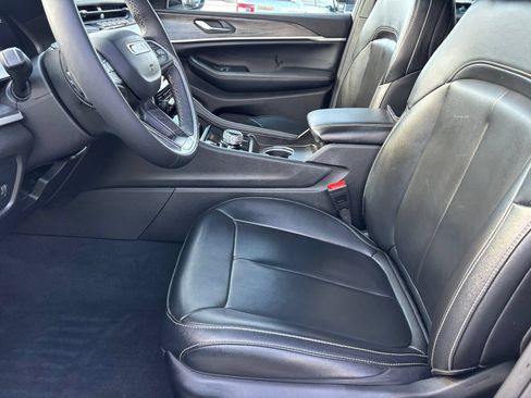 Used 2024 Jeep Grand Cherokee Limited AWD/4WD image 20