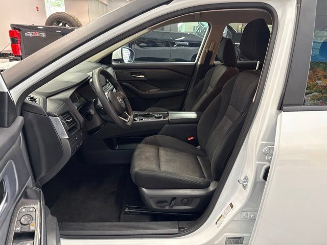 Used 2024 Nissan Rogue SV AWD/4WD image 22