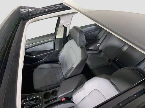 Used 2025 Volkswagen Jetta SE FWD image 16