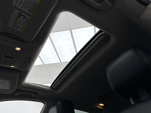 Used 2016 Nissan Pathfinder Platinum w/ Family Entertainment Package image 36