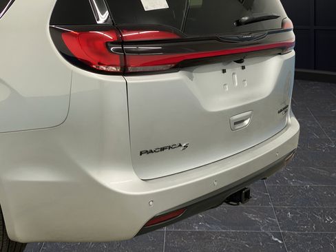 New 2026 Chrysler Pacifica Limited w/ S Appearance Package AWD/4WD image 39