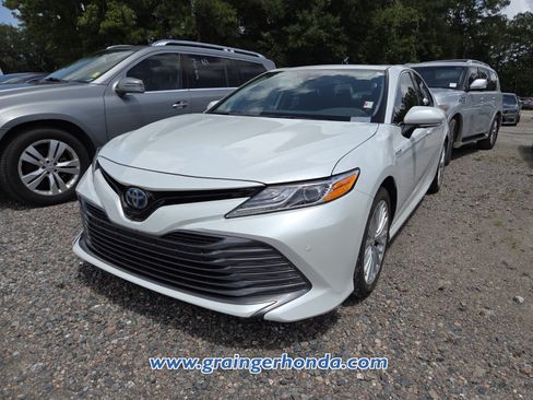 Used 2019 Toyota Camry XLE w/ Driver Assist Package FWD image 2