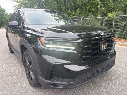 Used 2025 Honda Pilot Black Edition image 3