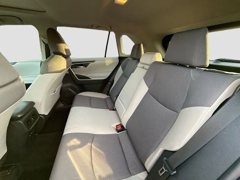 Used 2019 Toyota RAV4 XLE image 21
