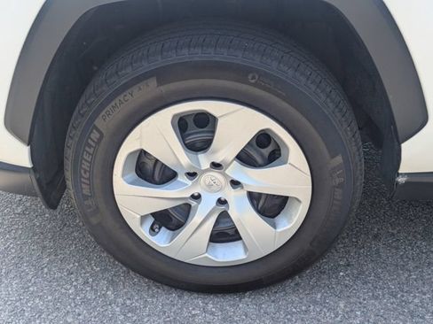 Used 2024 Toyota RAV4 LE AWD/4WD image 15