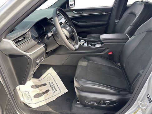 New 2026 Jeep Grand Cherokee Altitude AWD/4WD image 9