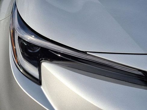 Certified 2025 Toyota Corolla LE image 28