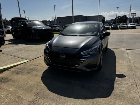 Used 2025 Nissan Versa S w/ Trunk Package FWD image 4