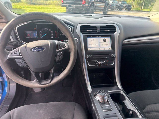 Used 2017 Ford Fusion SE w/ Fusion SE Technology Package FWD image 12