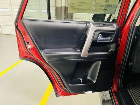 Used 2020 Toyota 4Runner SR5 image 21