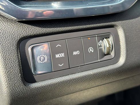 Used 2025 GMC Acadia Elevation image 18