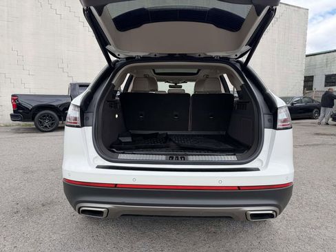 Used 2022 Lincoln Nautilus Reserve AWD/4WD image 9