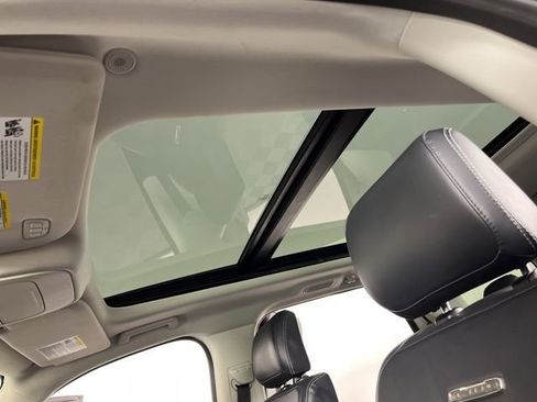 Used 2025 Ford Expedition Platinum image 32